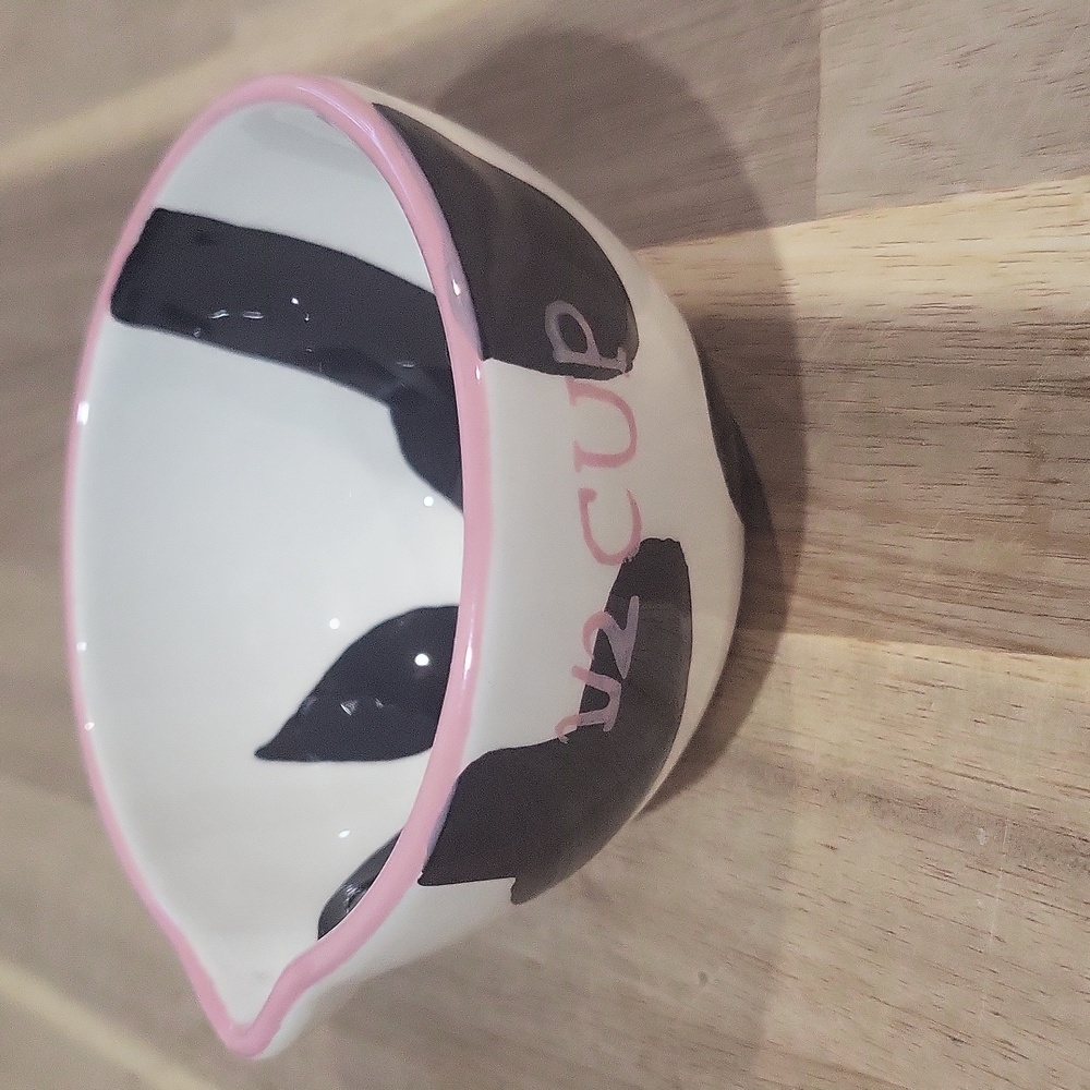 Cute! Farmhouse Black, White, & Pink Vintage Cow Ceramic Measuring Cup Set🎀🐄 - Picture 4 of 8